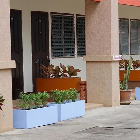 Sangthong Building Hotel Mae Chaem Exterior photo